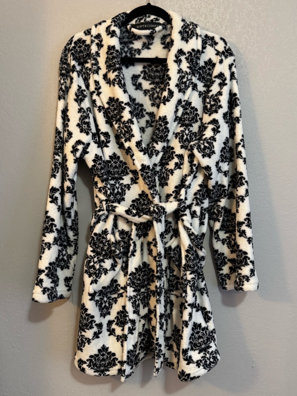 Women’s Small Plush Black & White Floral Wrap Robe with Self-Tie Belt